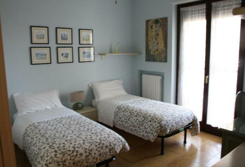 اتاق استاندارد با چشم‌انداز باغ, B&b Verdegiada