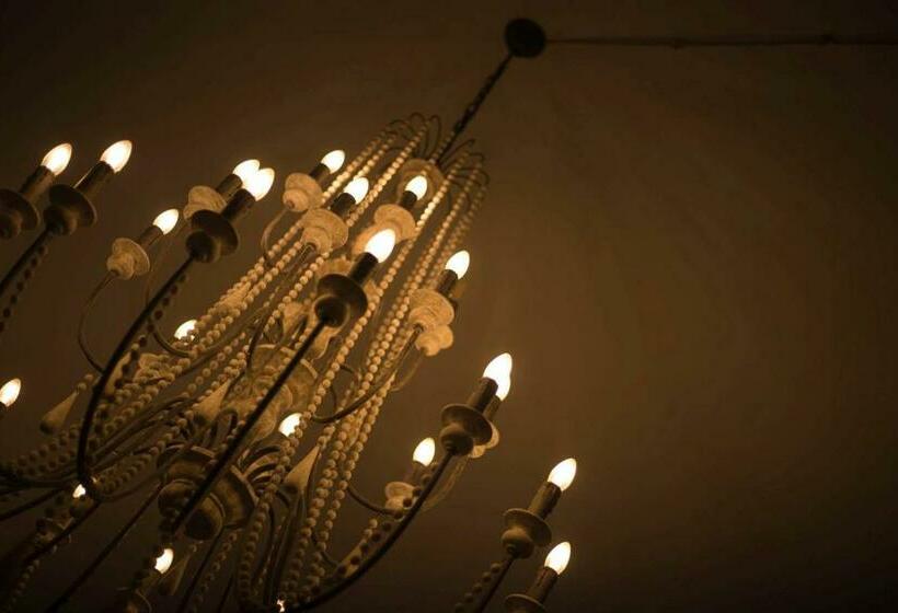 اتاق لوکس با وان آب گرم, Corte Rossetti Le Dimore Luxury B&b