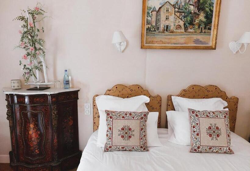 Номер Superior, Hôtel Restaurant Le Manoir De Montesquiou