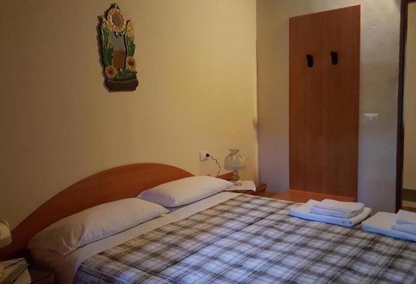 اتاق استاندارد سه نفره, B&b Corte Bezzetti