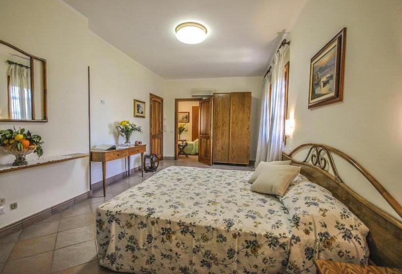 Трехместный Номер Стандарт Вид на Сад, La Gaggia Guest House