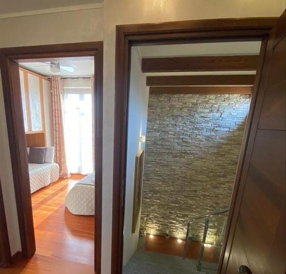 Полулюкс Повышенной Комфортности, Villa Laura Rooms & Pool