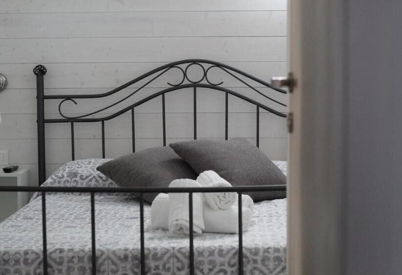Семейное Студио, Bed & Breakfast Mafi