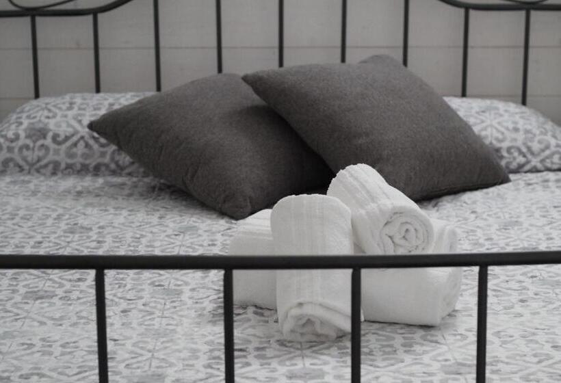Семейное Студио, Bed & Breakfast Mafi