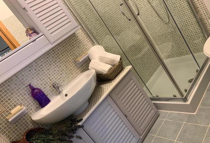 Стандартный внешний трехместный номер с ванной комнатой, Bed & Breakfast Mafi