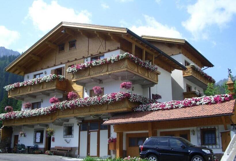 Номер Стандарт с Балконом, Chalet Brigitte B&b