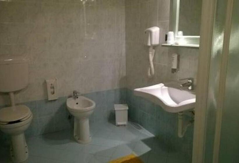 标准三人间, Albergo Del Po