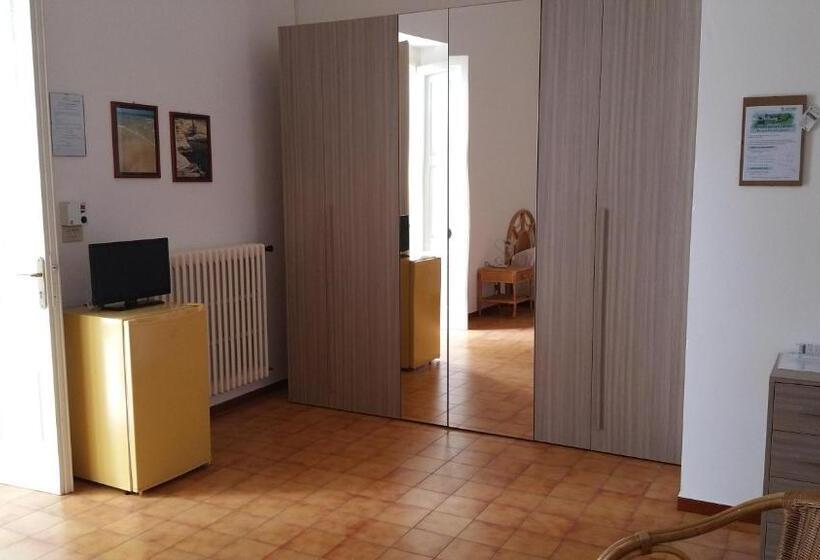 Номер Deluxe Вид на Море с Балконом, Villa Stasi B&b