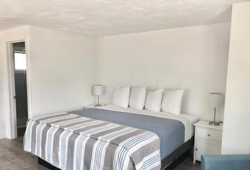 스탠다드 룸 킹사이즈 침대, Kingfisher Oceanside