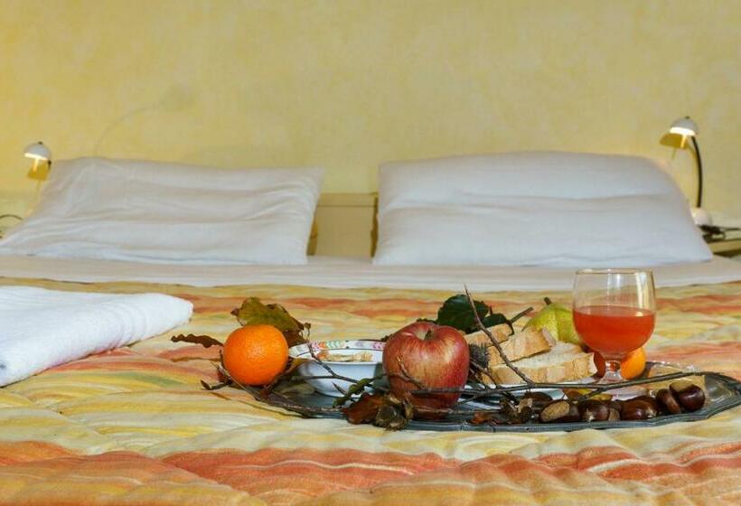 Полулюкс с Балконом, Il Colombé B&b