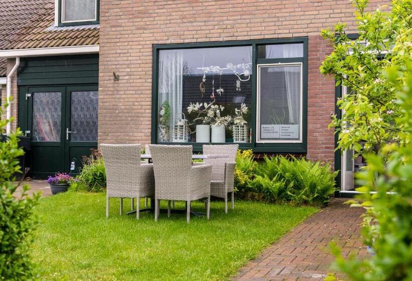 غرفة قياسية ثلاثية, B&b Molenaar