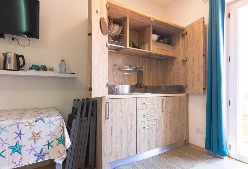 オーシャンビュースーペリアワンルーム, Roccabianca Rooms & Studios