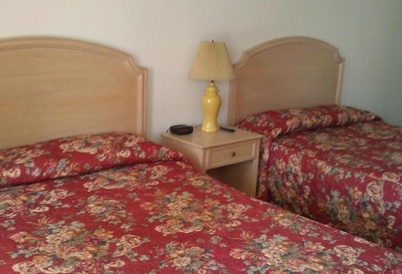 Номер Стандарт 2 Двуспальные Кровати, Tallwood Motel Wells