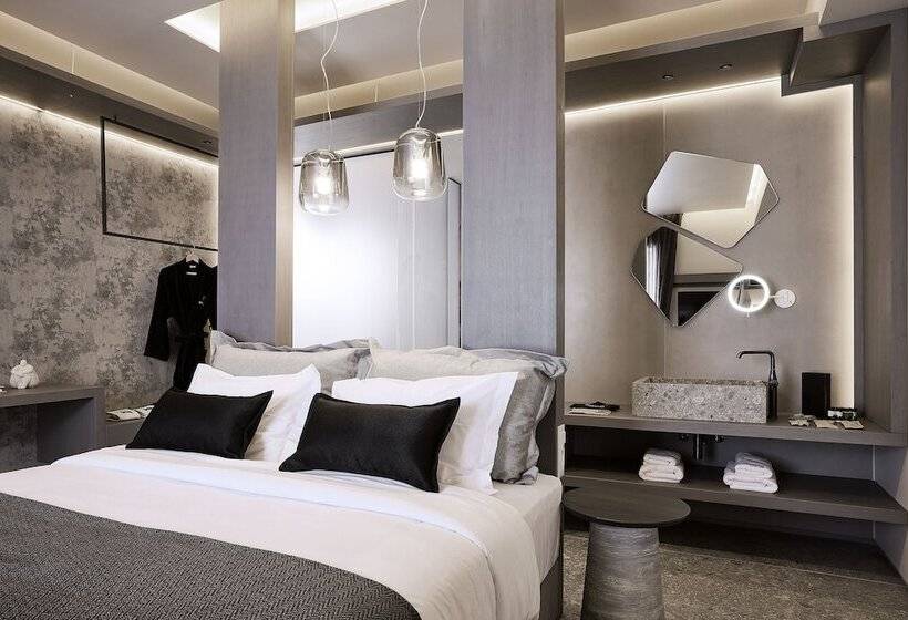 اتاق لوکس با چشم‌انداز دریا, Amazon Suites