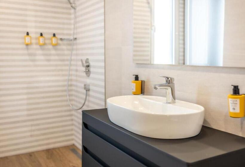 اتاق لوکس, Apeiro City Avant Garde