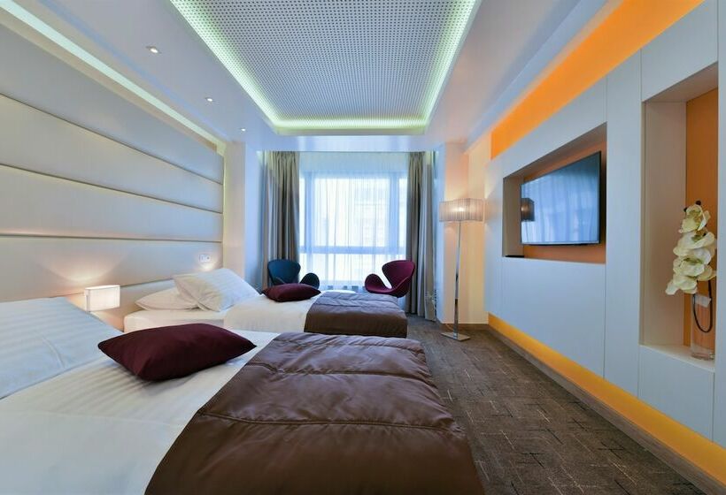 اتاق لوکس, Apeiro City Avant Garde