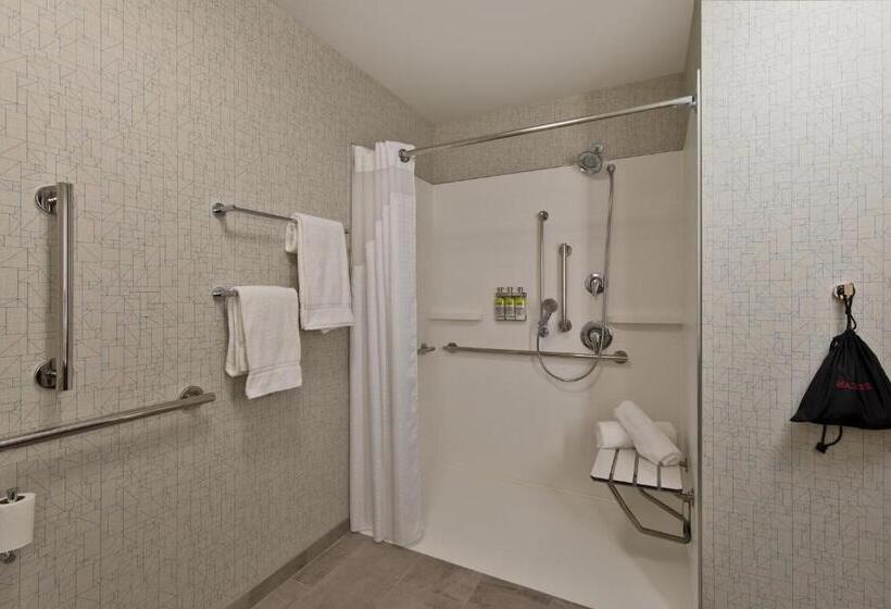 适合残疾人士使用的带超级大床的标准间, Holiday Inn Express & Suites   Portland Airport   Cascade Stn, An Ihg