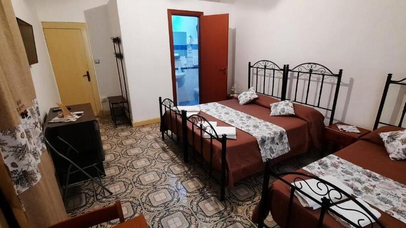 Трехместный Номер Стандарт с Балконом, B&b Ventura