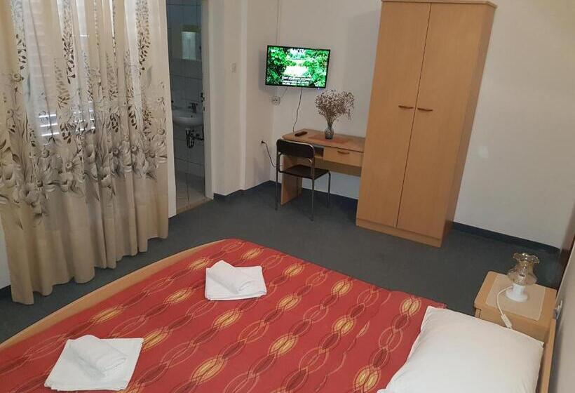 Номер Стандарт с Балконом, Bed And Breakfast Miramar