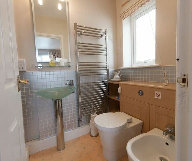 Четырехместный Номер Стандарт, Wyngate Guest House