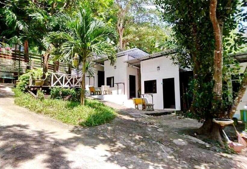 بنگله خانوادگی, Tuk Tuk Guesthouse