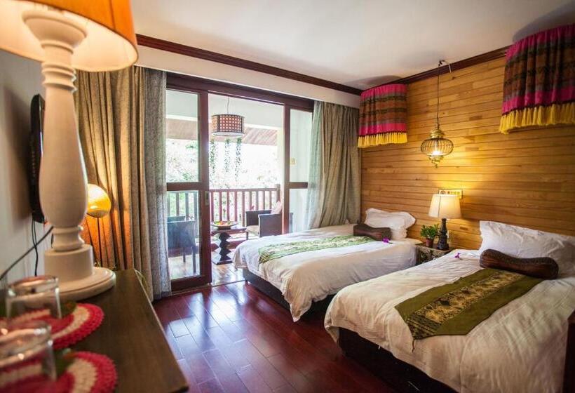 Номер Стандарт с Балконом, Xishuangbanna Elephant Home Guesthouse