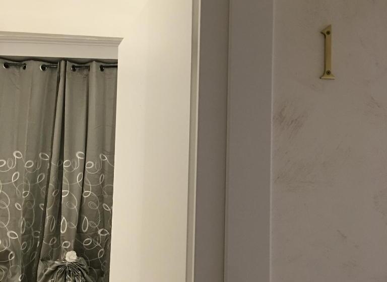 اتاق استاندارد سه نفره, B&b Etnea Palace