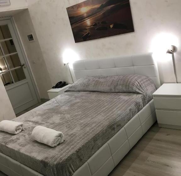 اتاق استاندارد چهار تخته, B&b Etnea Palace