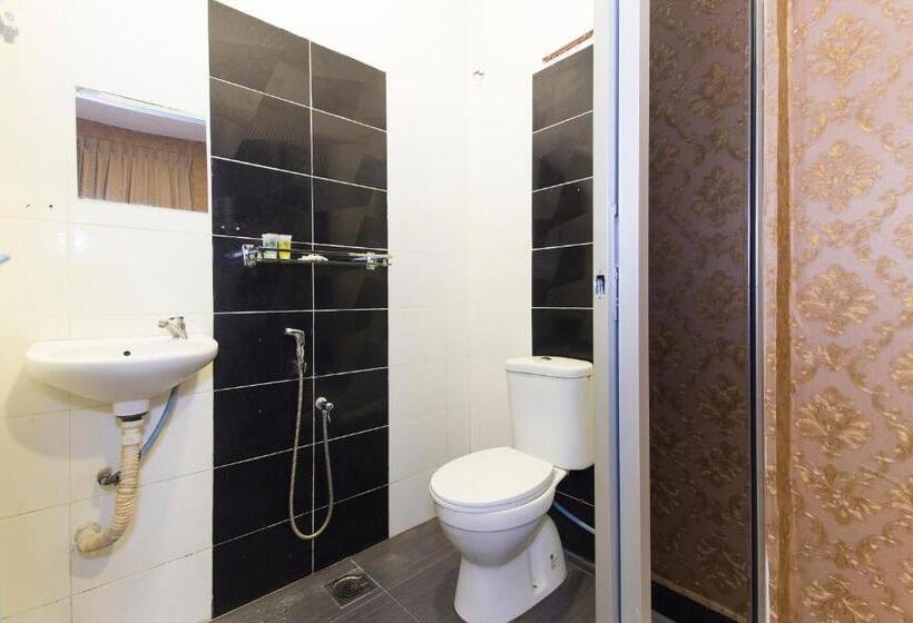 Family Suite, Night Queen