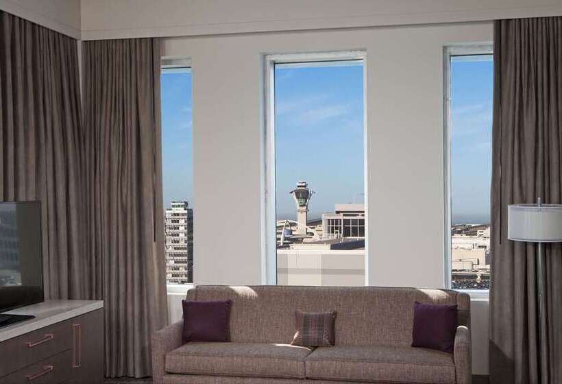 带大床的高级房间, H Hotel Los Angeles, Curio Collection By Hilton
