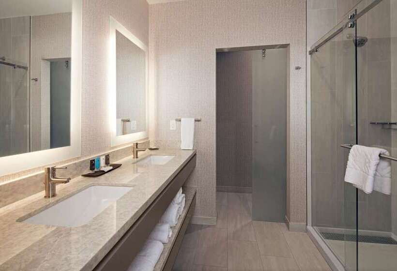 带观景和大床的豪华房间, H Hotel Los Angeles, Curio Collection By Hilton