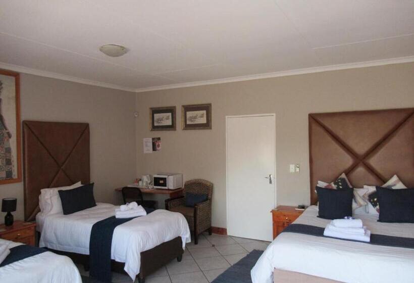 Семейный Номер Совместный Санузел, Faces Guesthouse