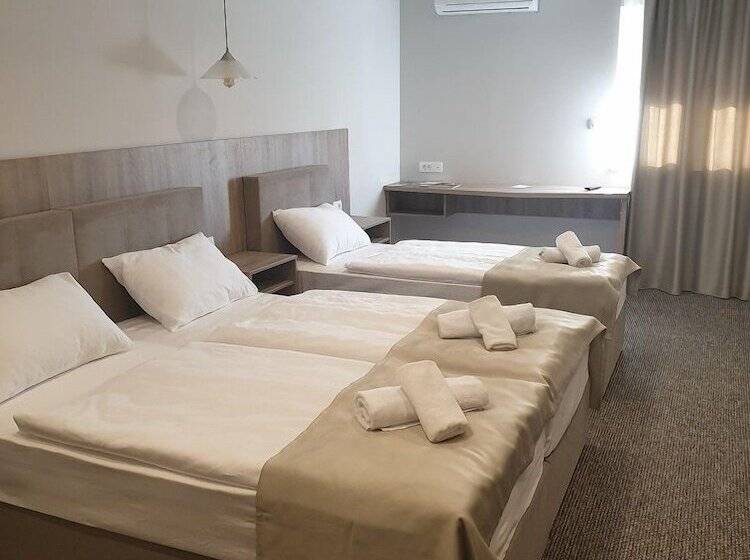 اتاق سوپریور سه تخته, Storia