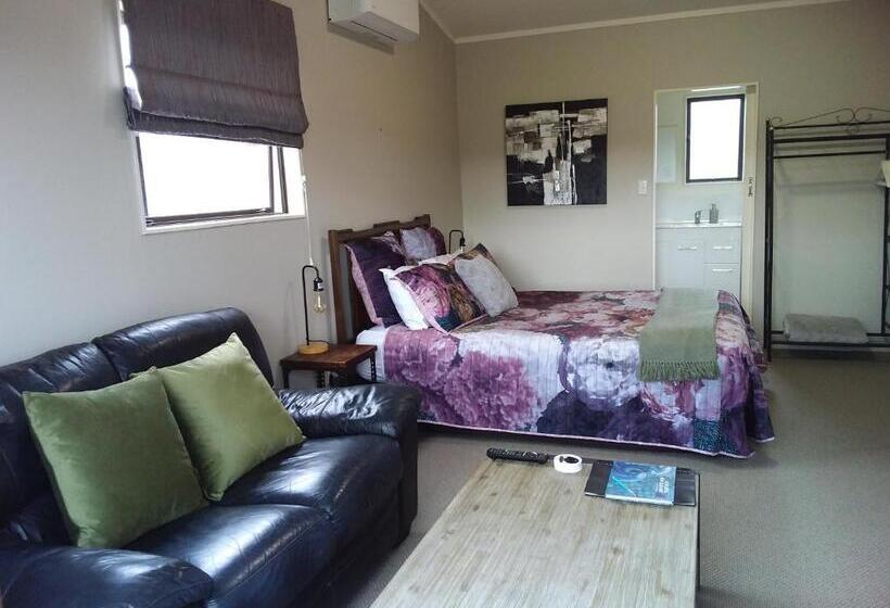 Номер Deluxe, Chris And Dave's B & B