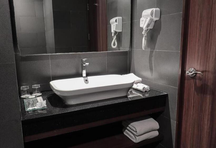 Номер Executive, Golden Tulip Essential Makassar
