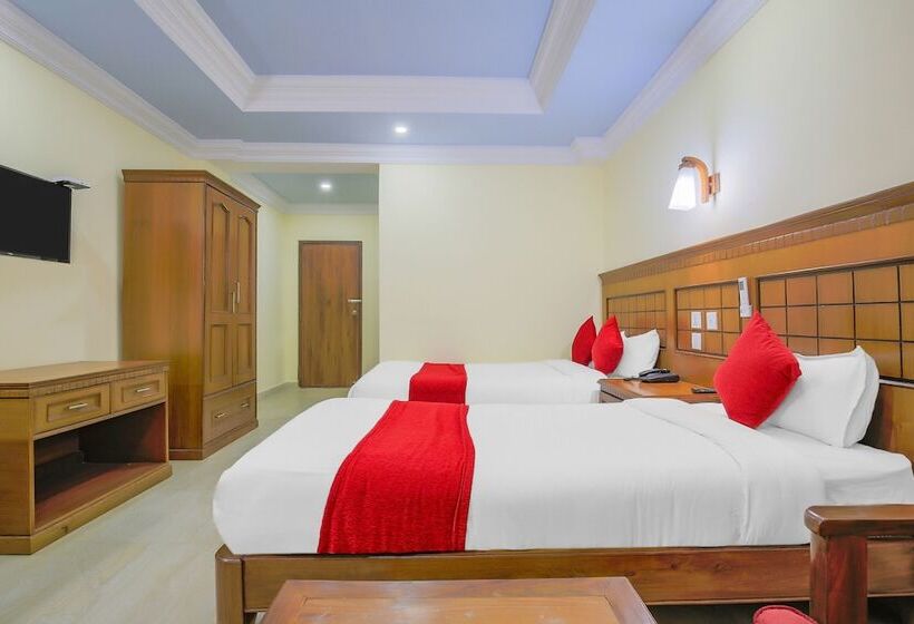 اتاق لوکس, Lacoul Inn
