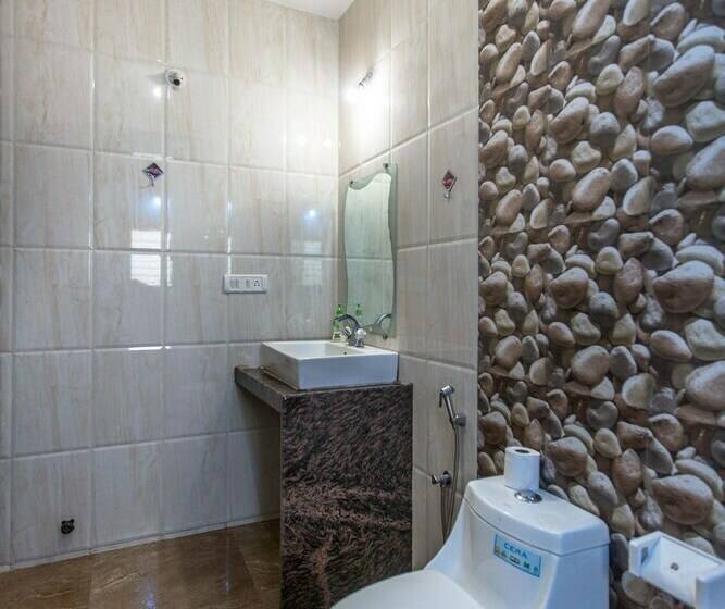 Кровать в Общей Комнате, Moustache Goa Cowork Hostel