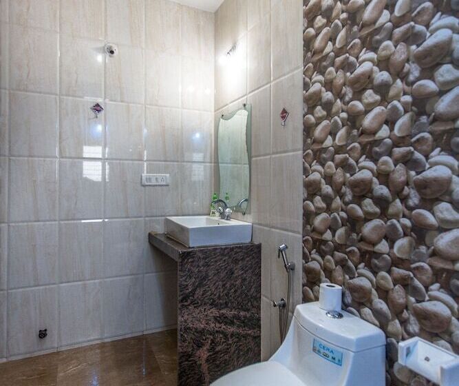 Кровать в Общей Комнате, Moustache Goa Cowork Hostel