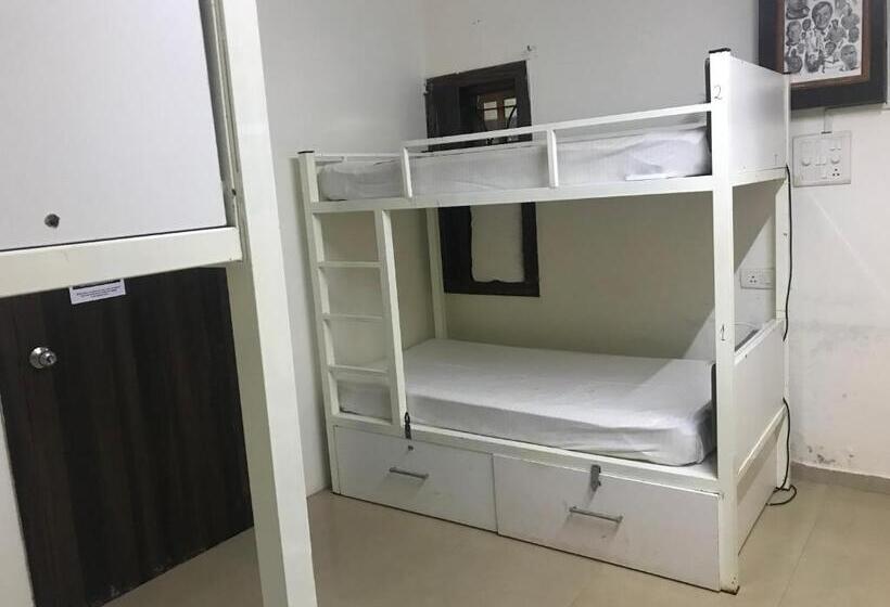Кровать в Общей Комнате, Moustache Goa Cowork Hostel
