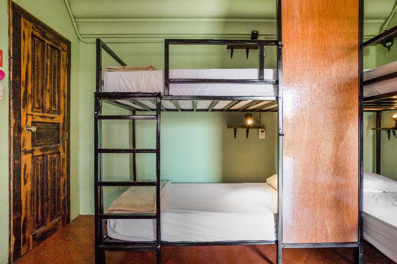 تختخواب در اتاق مشترک, Socialtel Antigua   Formerly Selina Antigua