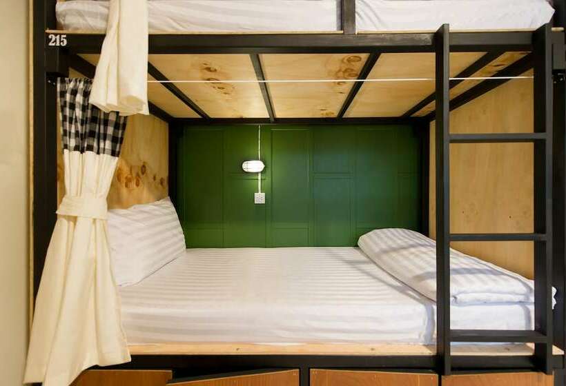 تختخواب در اتاق مشترک, The Neighbors Hostel