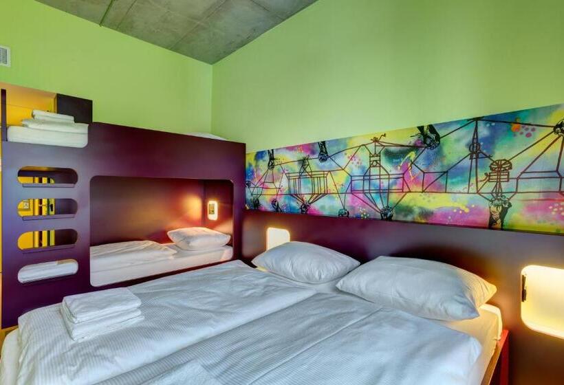 חדר סטנדרט לארבעה, Meininger Hotel Berlin East Side Gallery