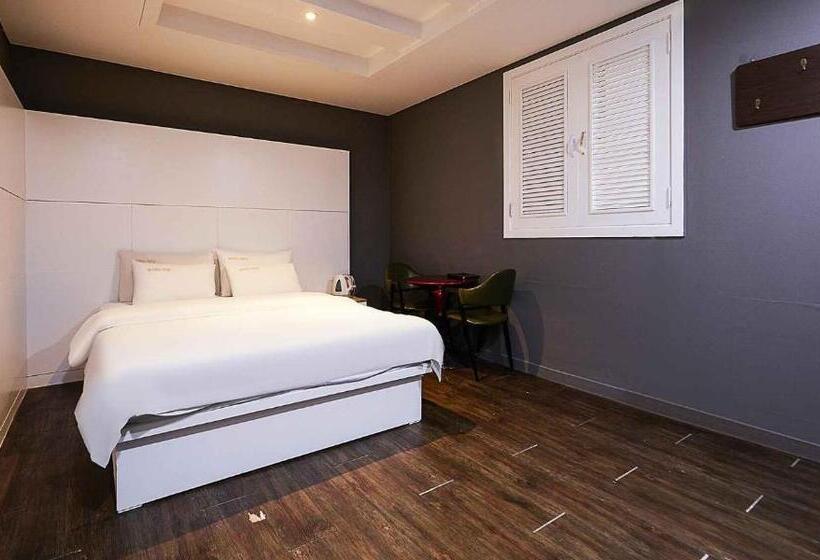Номер Стандарт, Motel L Amant