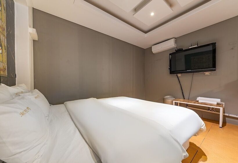 Номер Стандарт, Motel L Amant