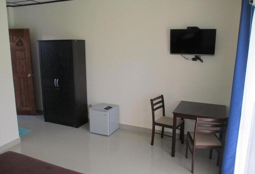 اتاق استاندارد با چشم‌انداز استخر, Higala Resort