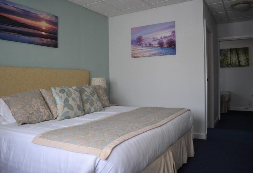 Семейный Номер, Sandown Park Lodge