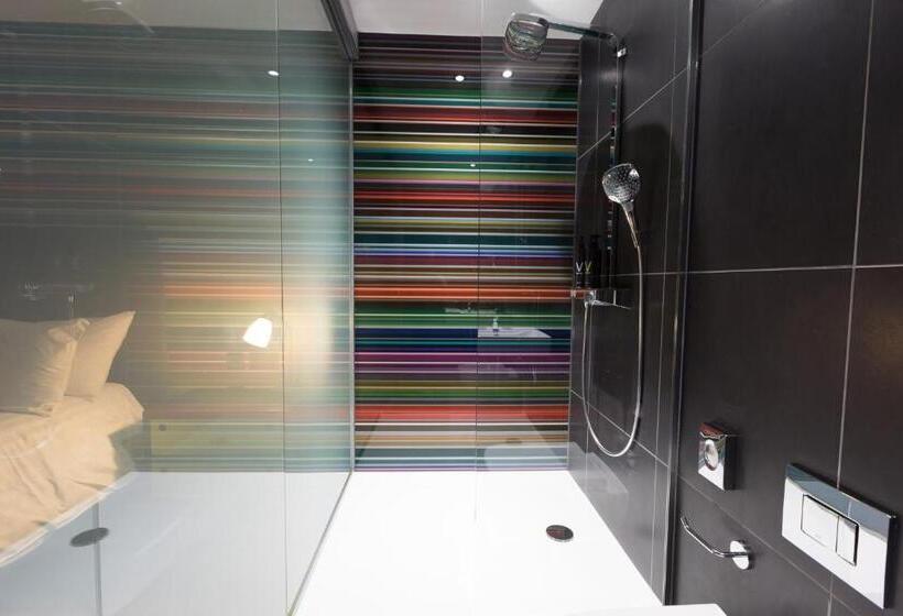 Номер Клуб, Village Hotel Portsmouth