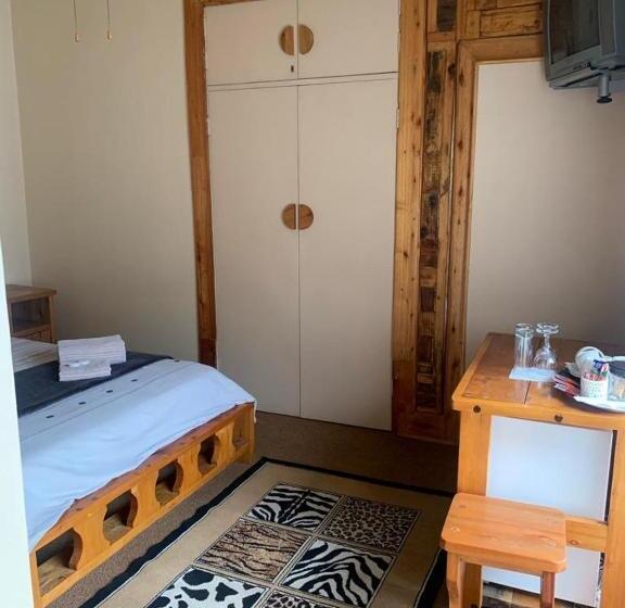 Номер Стандарт Вид на Бассейн, Nkwasi Lodge