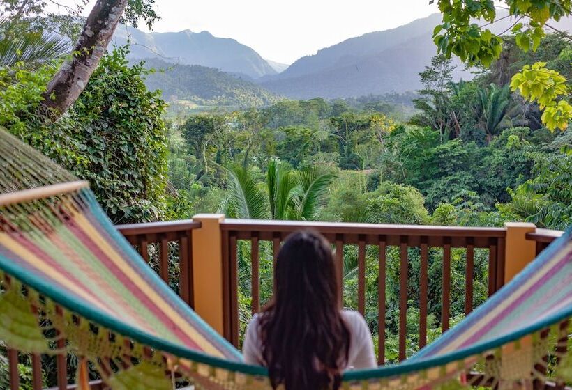 سوییت با چشم‌انداز کوه, Sleeping Giant Rainforest Lodge