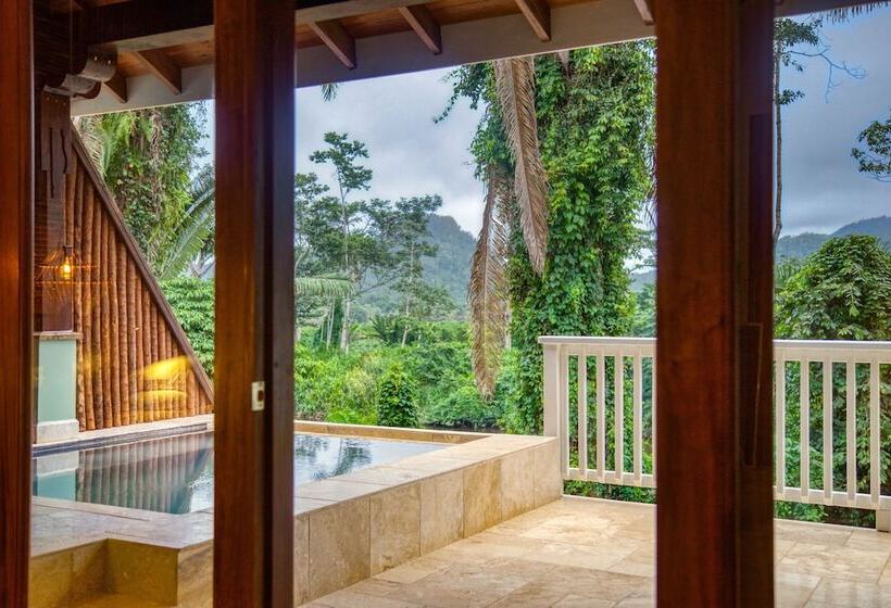 سوئیت با چشم‌انداز رودخانه, Sleeping Giant Rainforest Lodge